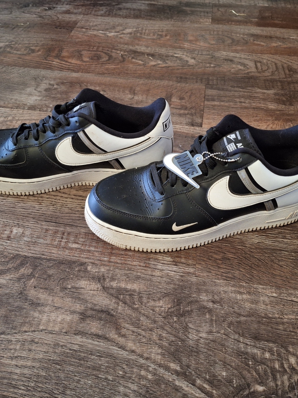 Nike Air Black & White Low-Top Sneakers Size 10